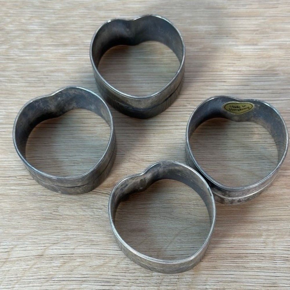 4 Heart Shaped Napkin Rings‎ Silver Plated Valentine's Decoration.